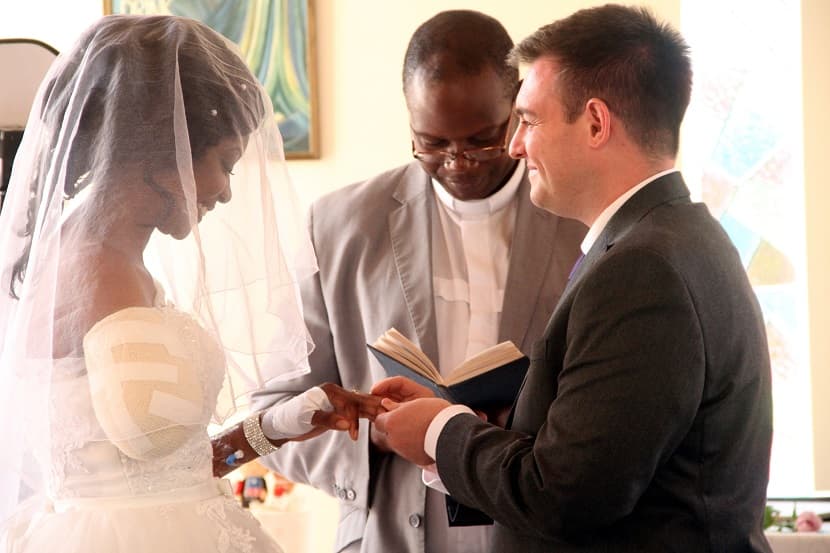 This Couple Married 5 Days After A Crocodile Bit The Bride’s Arm Off