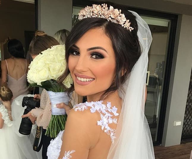 How To Avoid Looking Like A Sweaty, Oily Mess On Your Wedding Day