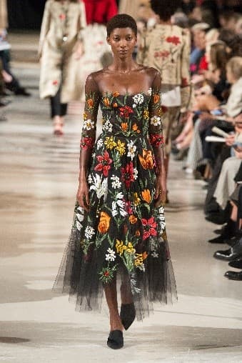 NYFW 2018: Oscar De La Renta Doesn’t Want Us Dressing For Our Mothers