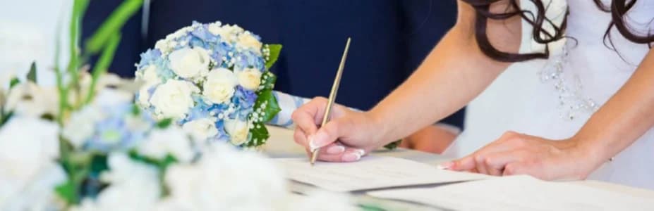 DO NOT SIGN ANY WEDDING CONTRACTS UNTIL YOU’VE DONE THESE 5 THINGS