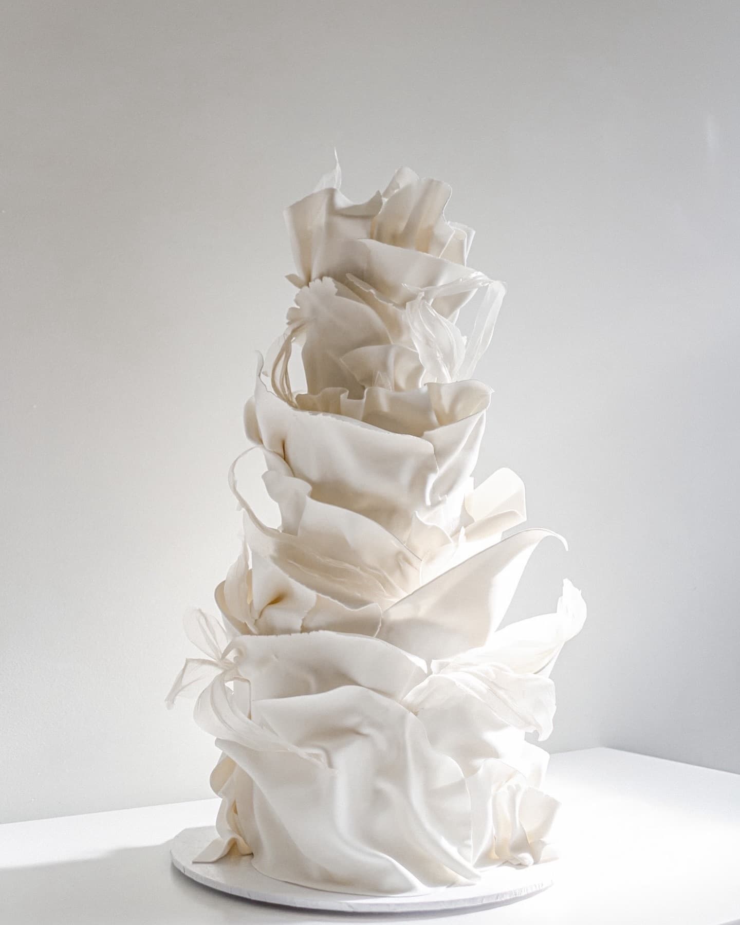Here Are All The Current Trends in Wedding Cake Designs You Need To Know