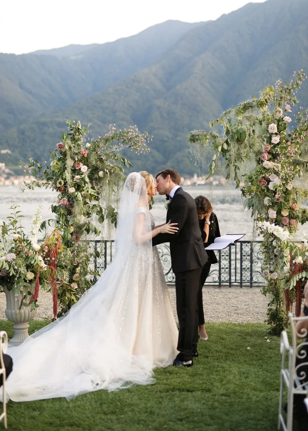 Who To Invite To A Destination Wedding
