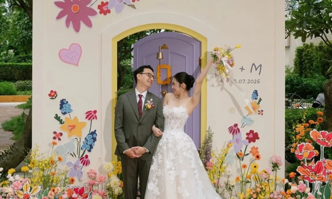 This Couple Turned 'Friends' and Tennis Into a Wedding Theme