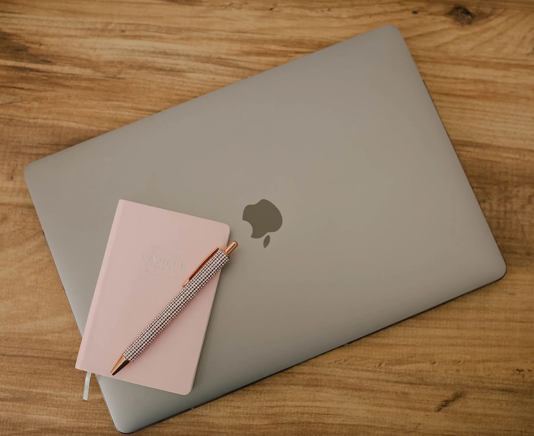 What Should Be on Your Wedding Planning Checklist, Month by Month?