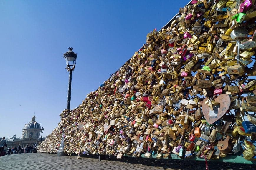 9 Bizarre and Romantic Love Traditions Around the World