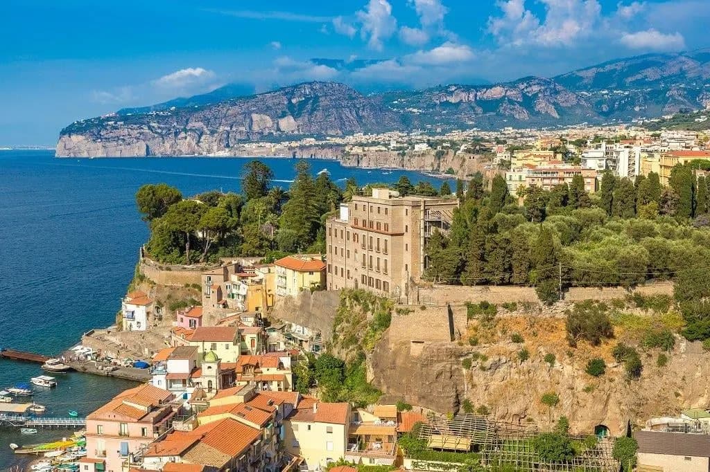 Sorrento's houses on the cliff edge above the bay