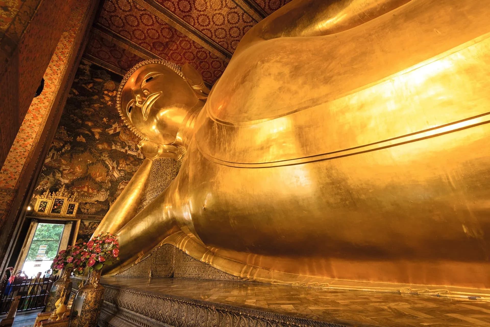The head and shoulder of the golden reclining Buddha at Wat Pho