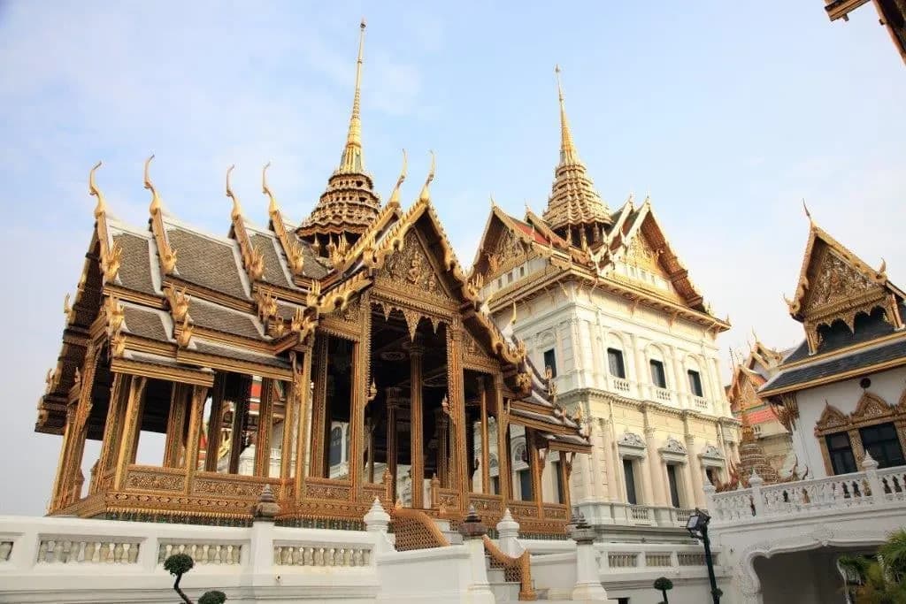 Bang Rak food walk and a river dinner