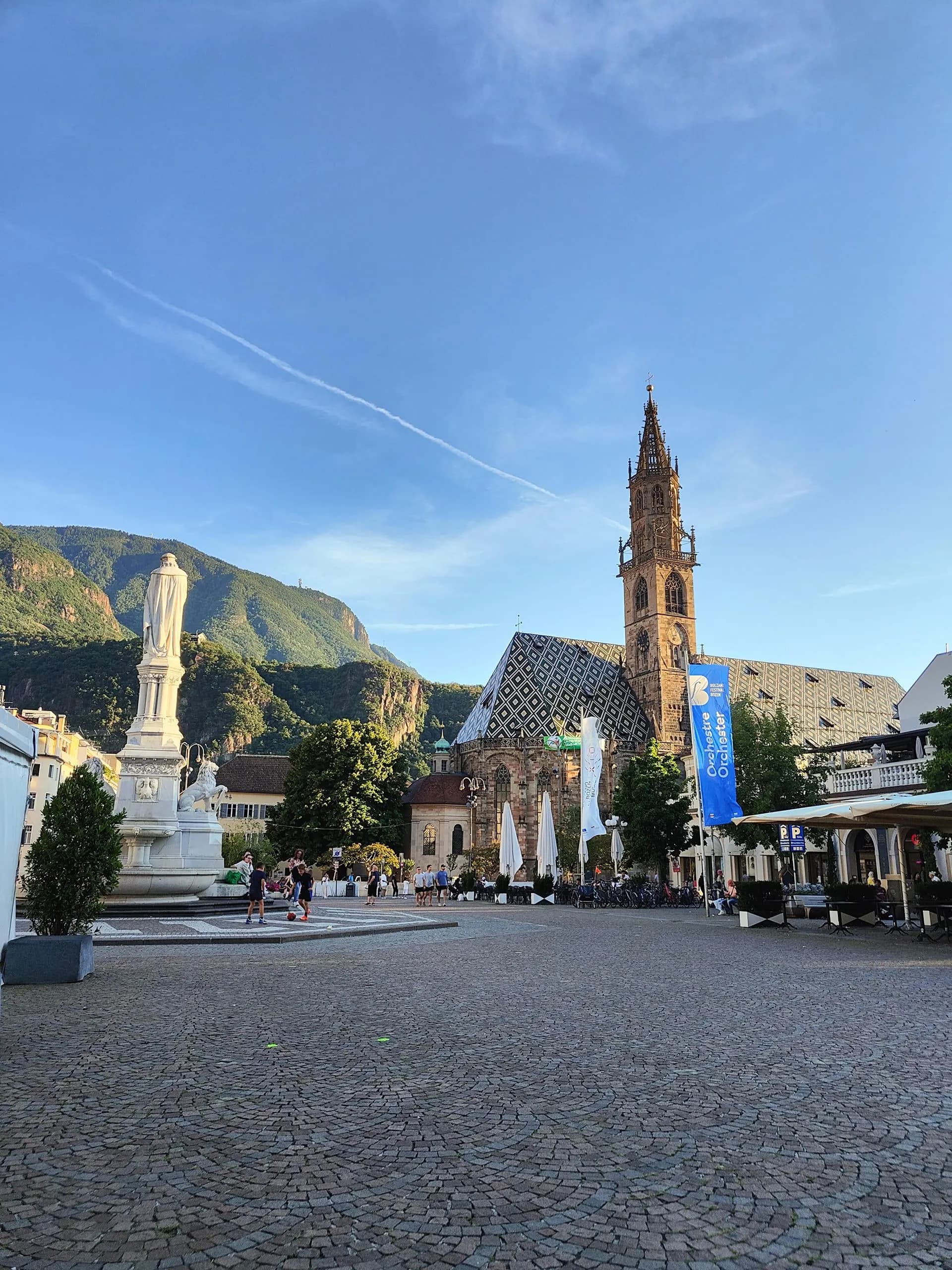 Arrive and taste the old town