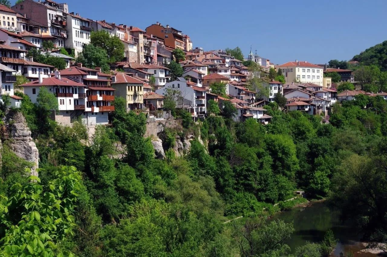 Veliko Tarnovo houses built along the cliffs above a wooded gorge