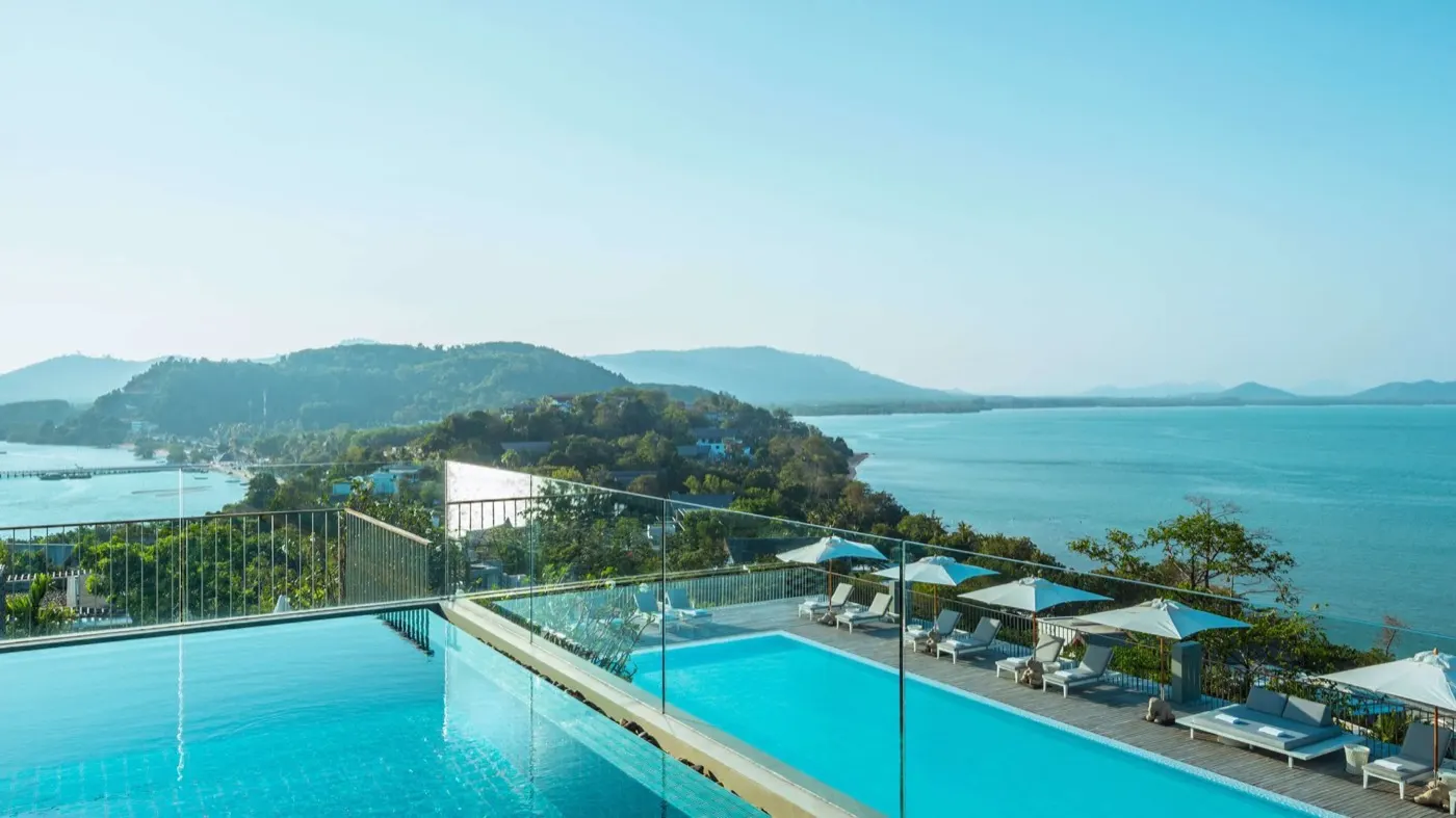 Infinity pool and bay
