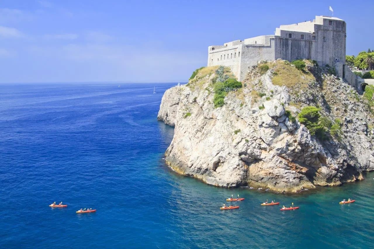 Lovrijenac fortress on its rock above the sea, with kayaks below