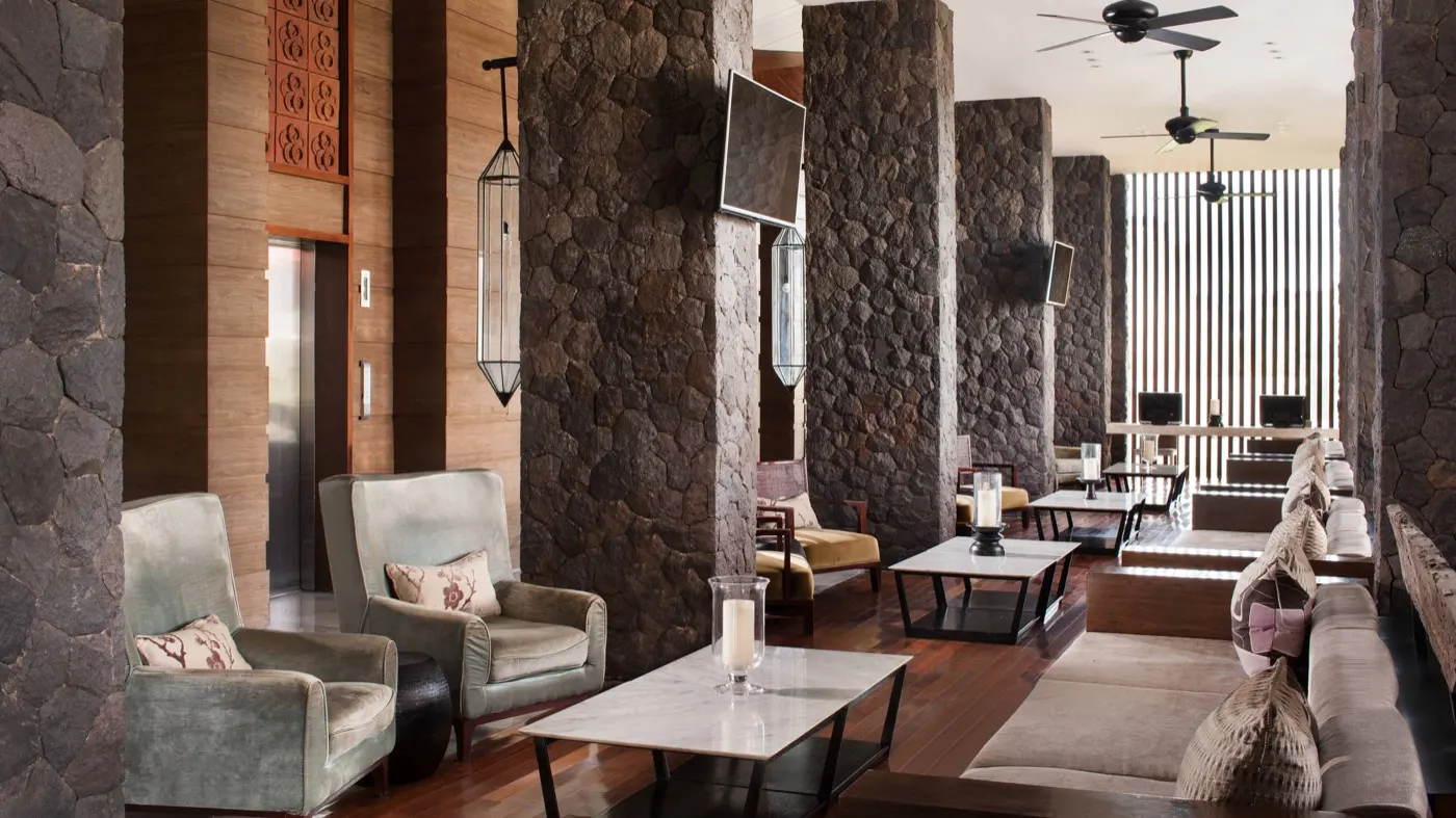 Lobby lounge