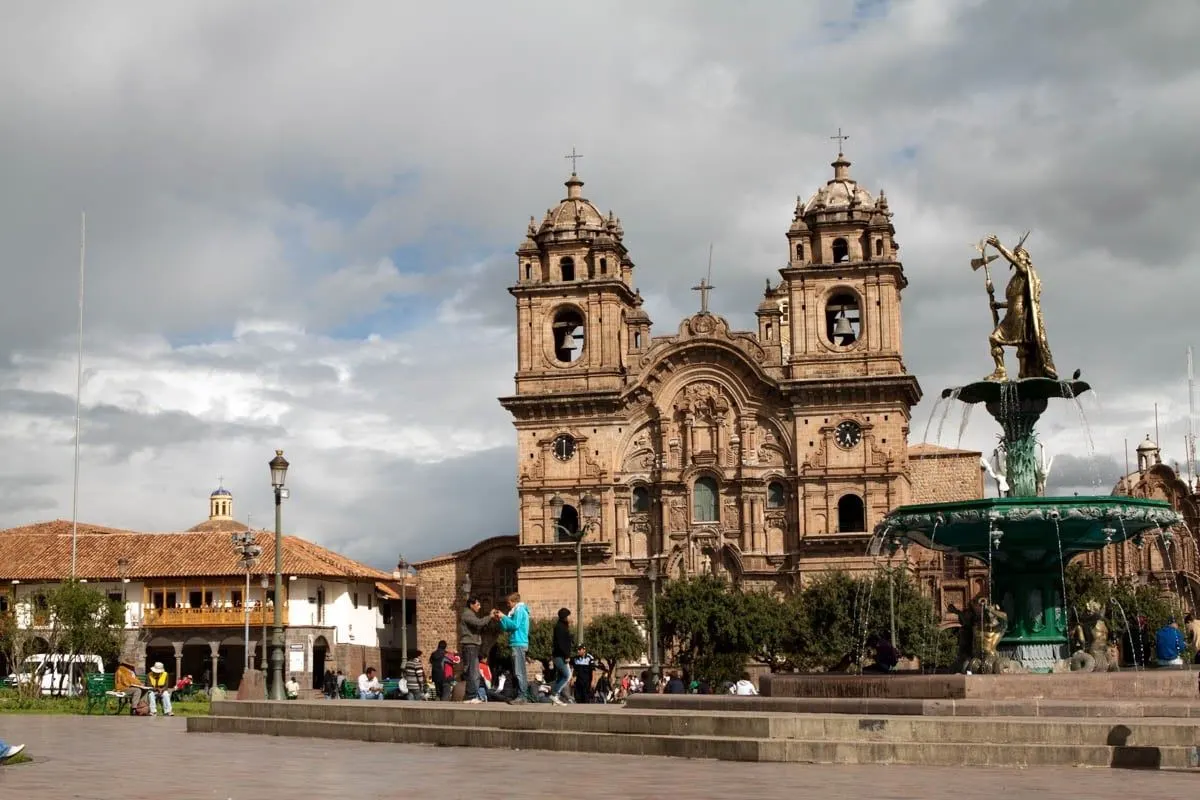 The Church of La Compañía and the fountain on Cusco's Plaza de Armas