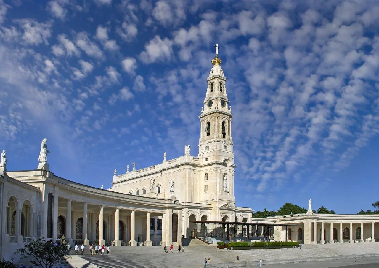 The basilica and curved colonnade of the sanctuary at Fátima