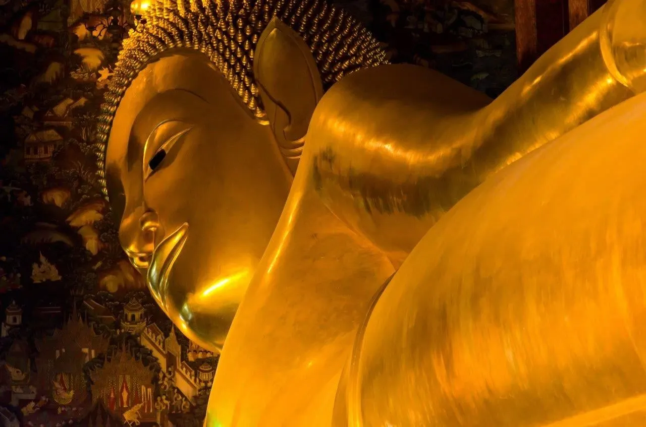 The golden face of the Reclining Buddha at Wat Pho