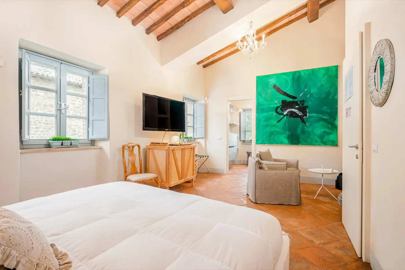 Suite with beamed ceiling