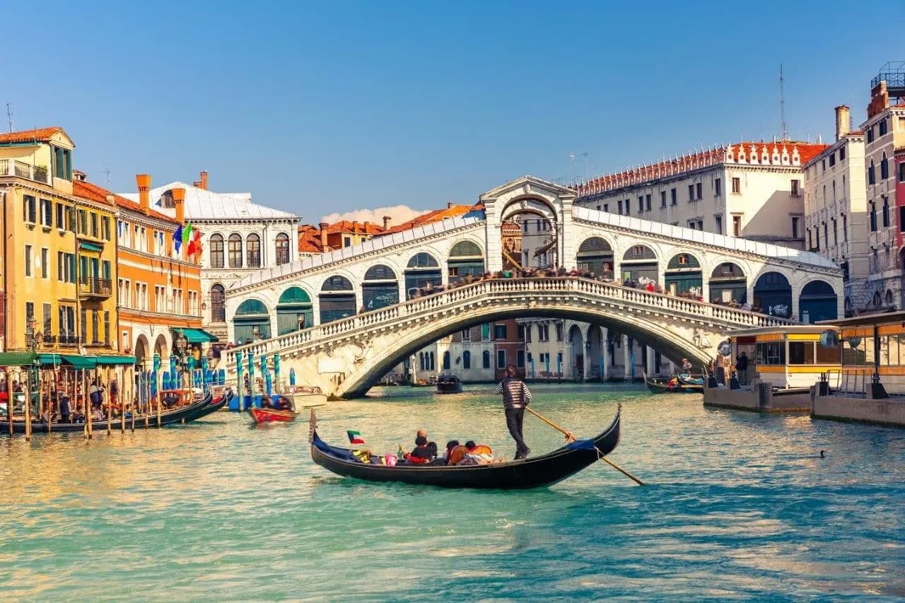 A gondola passing beneath the Rialto Bridge in Venice