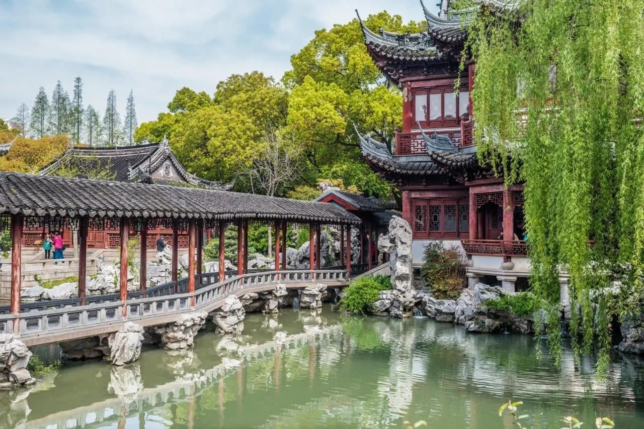 A covered walkway and pavilions around a pond in Yu Garden