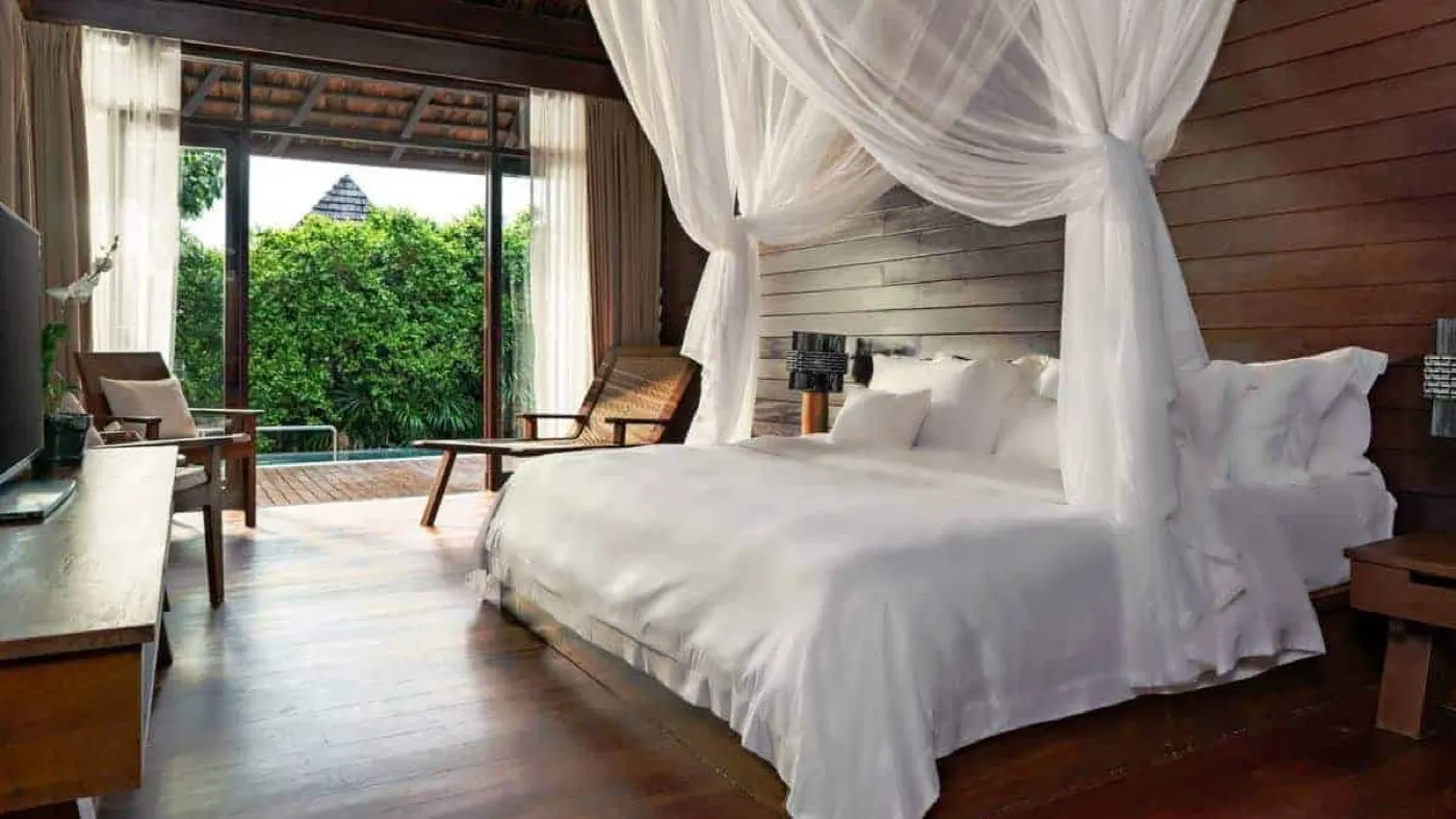 Canopy bed villa