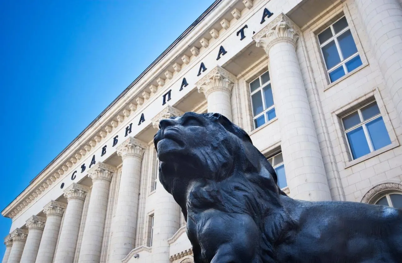 A bronze lion in front of the columns of Sofia's Palace of Justice