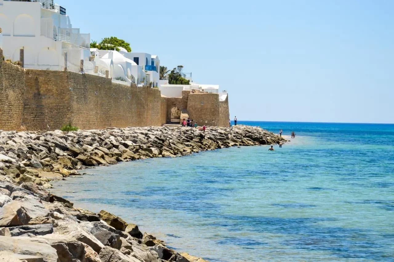 Arrive in Tunis, on to Hammamet