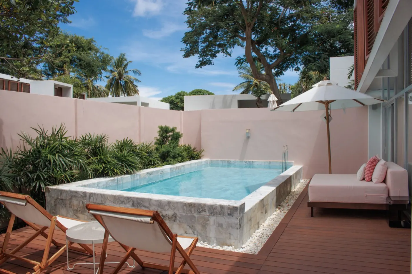 Plunge pool terrace