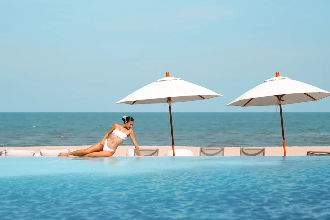 Infinity pool with sea view