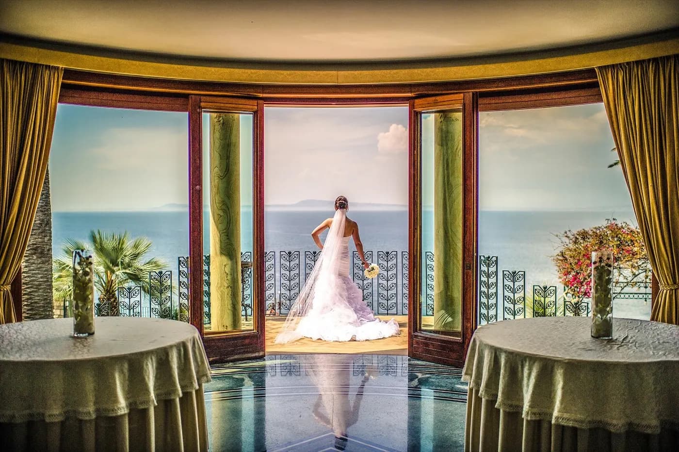 Sea view lobby