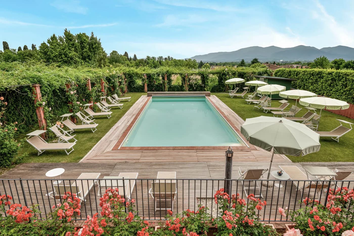 Pool and sun terrace