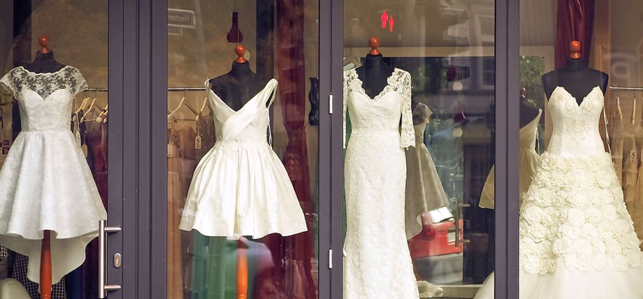 The 10 questions you NEED to ask when wedding dress shopping
