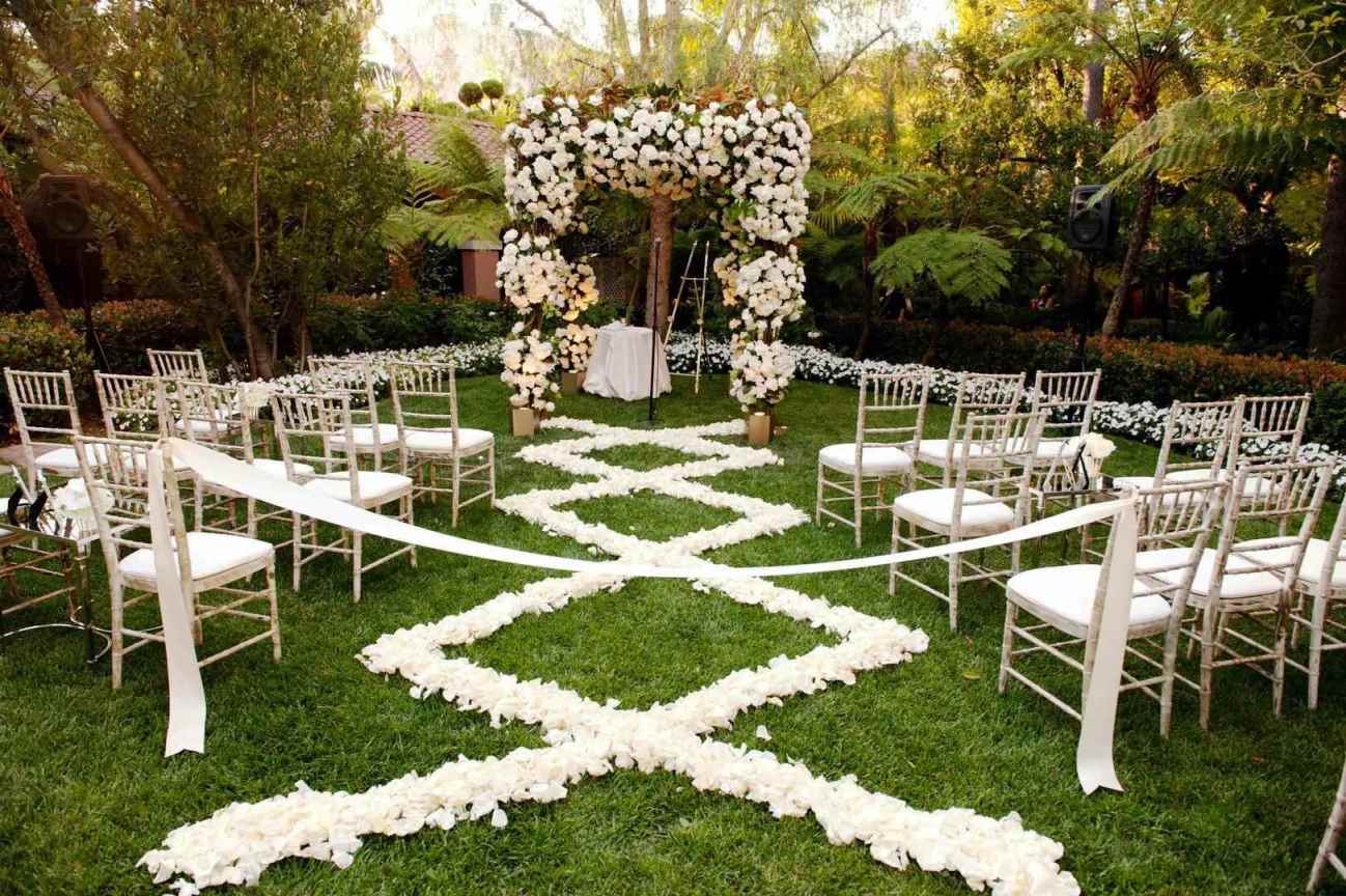 floral wedding aisle 