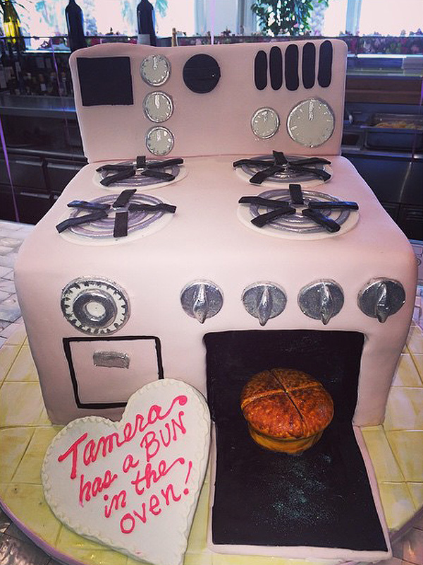 tamera-mowry pink oven cake