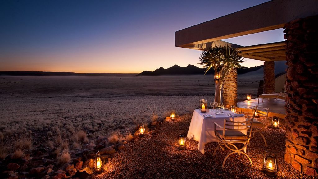 Header-Dining-at-andBeyond-sossusvlei-desert-on-a-namibia-luxury-safari-1600x900