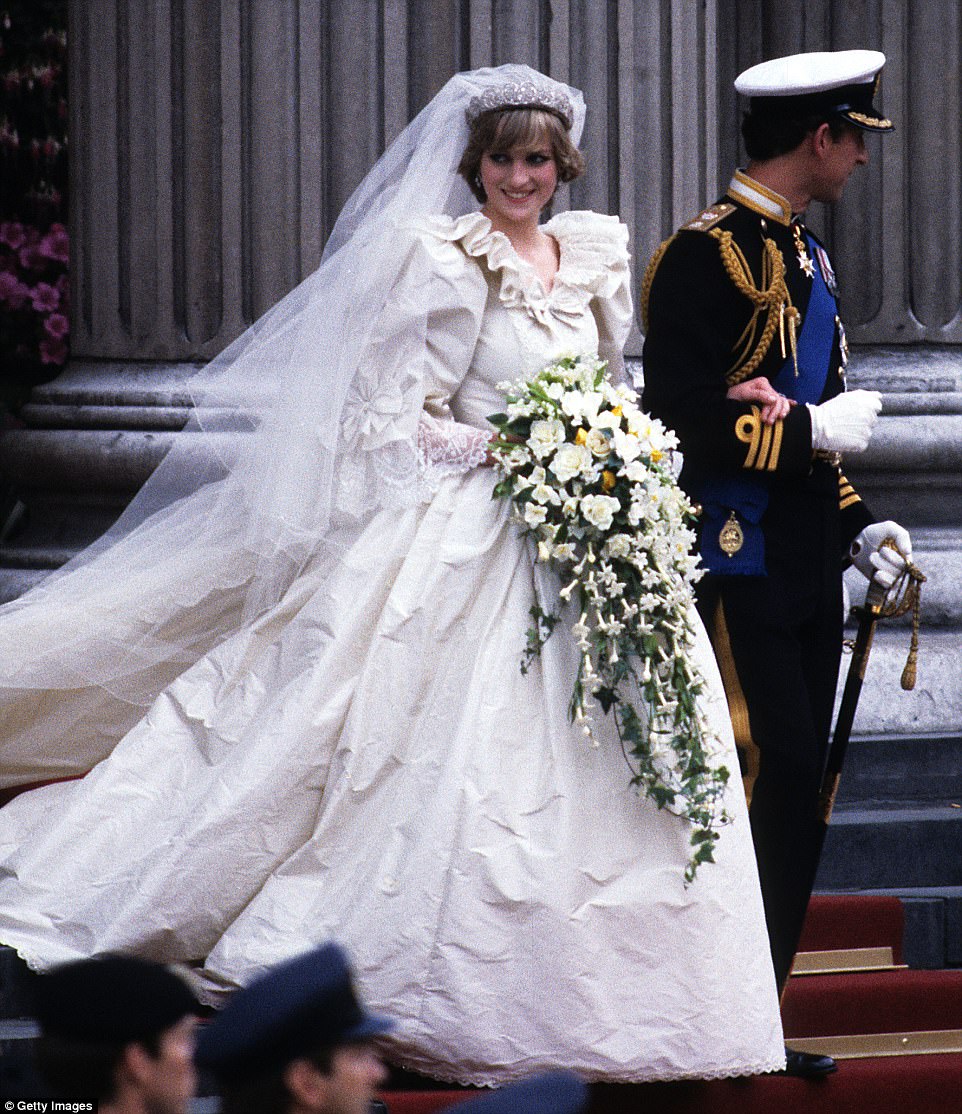 9 Facts You Didn't Know About Princess Diana's Wedding Dress | Wedded ...