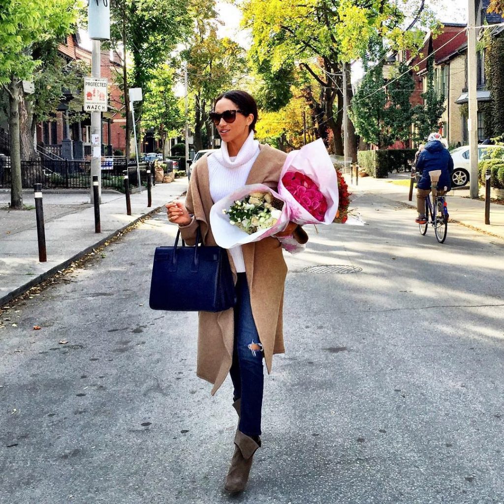 meghan markle carrying flowers