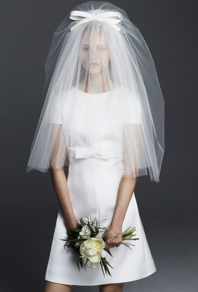 short veil, wedding dress, 60s wedding trend, minni qwedding dress