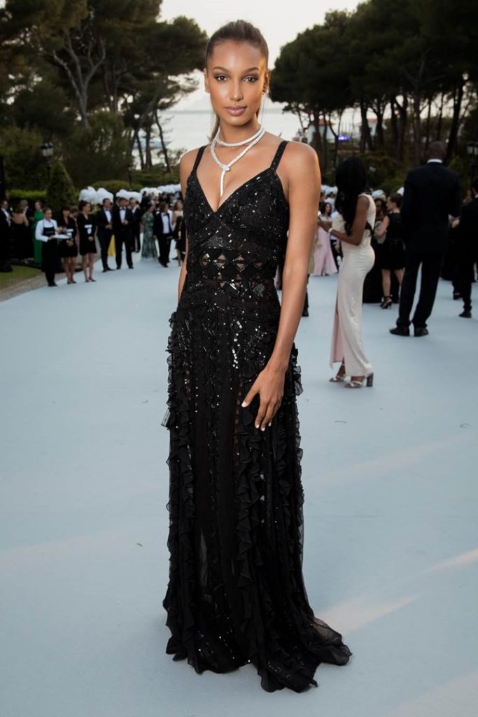 Can Wedding Guests Wear White or Black To A Wedding? 2 black tie wedding dress code 4