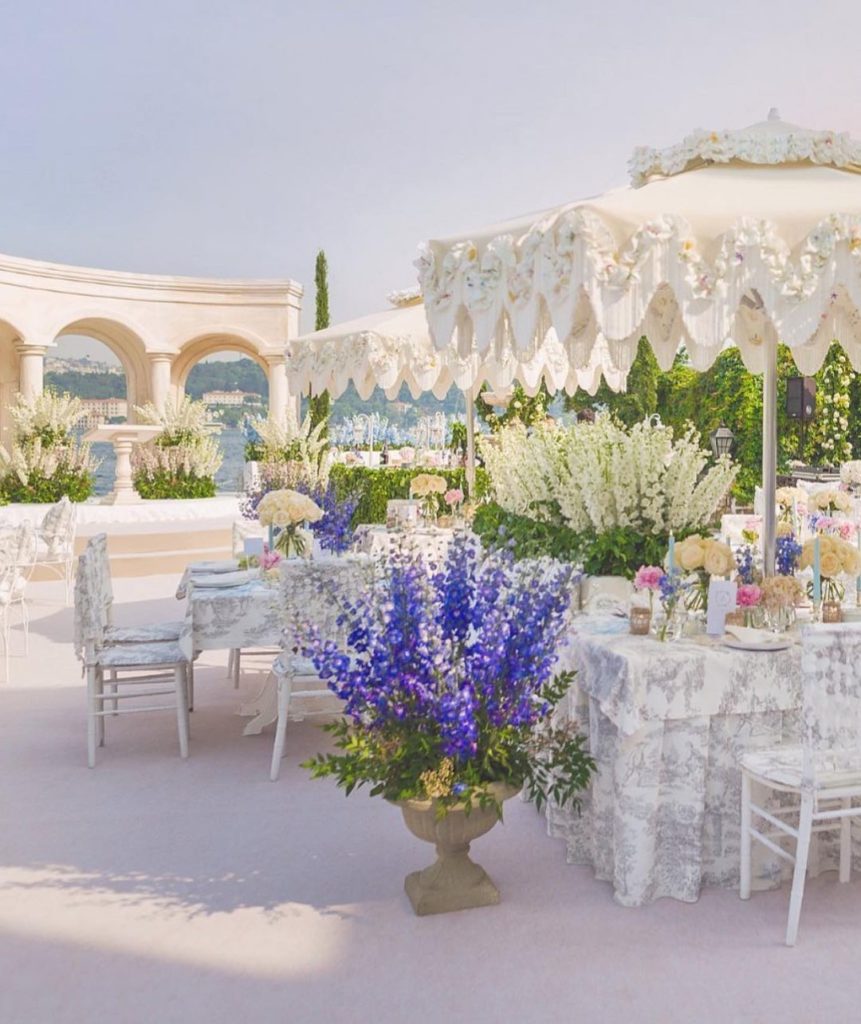 Stunning wedding reception with vibrant and pretty florals