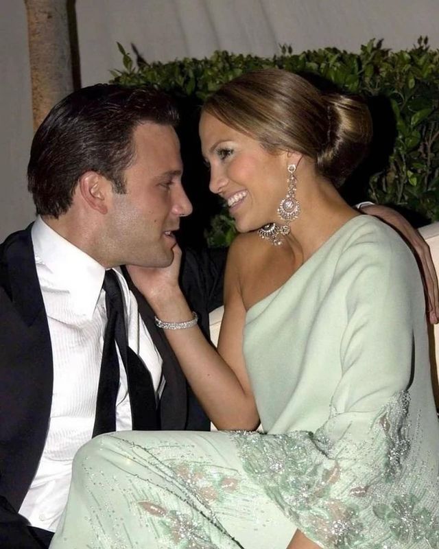 Early 2000s photo of J-Lo and Ben Affleck