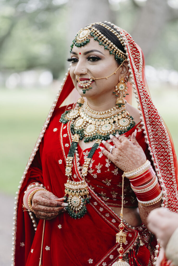 Bride in Hindu wedding outfit