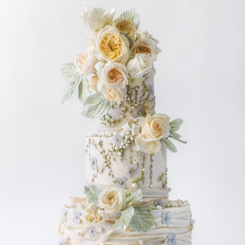 2023 wedding cake trends include soft pastels and beautiful florals.