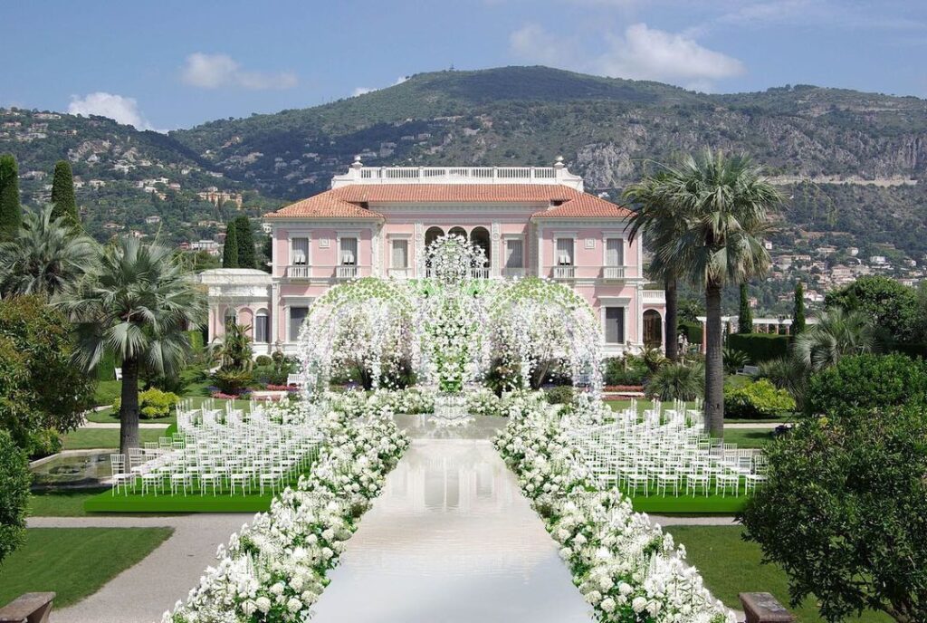 White majestic florals for this stunning Italian wedding by Preston Bailey.