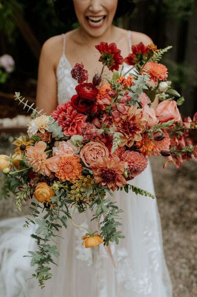 Reds, burn oranges, and warm colors for a fall bouquet.