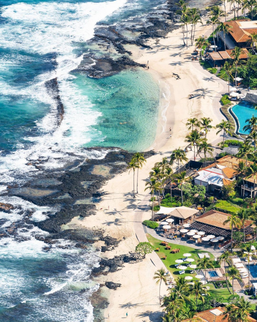 Seaside wedding at this luxurious beach resort in Hawaii.