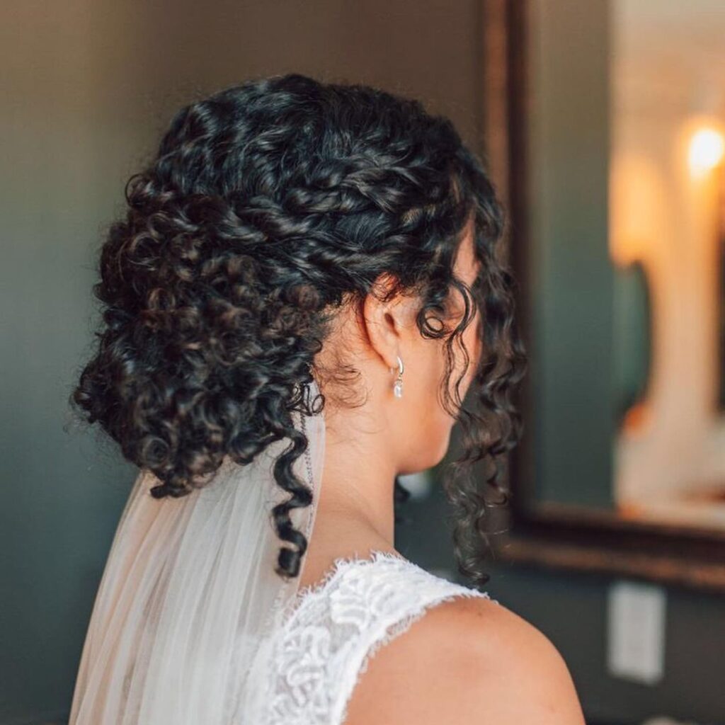 7 Natural, Effortless Bridal Hairstyles for Curly Hair - Wedded Wonderland