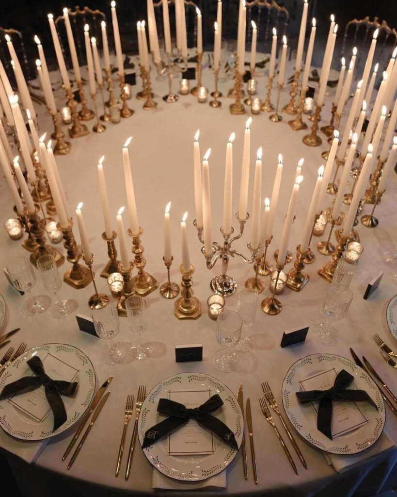 Trending: Candlelight Centerpiece & Bow Place Setting