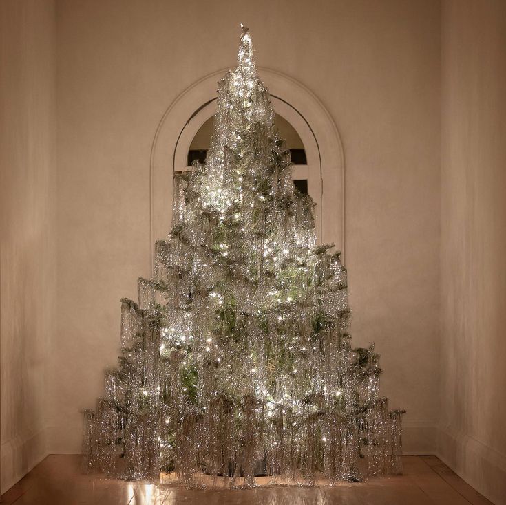 Spruce Up Your Christmas Tree for 2023: Trendsetting Ideas to Dazzle Your Family