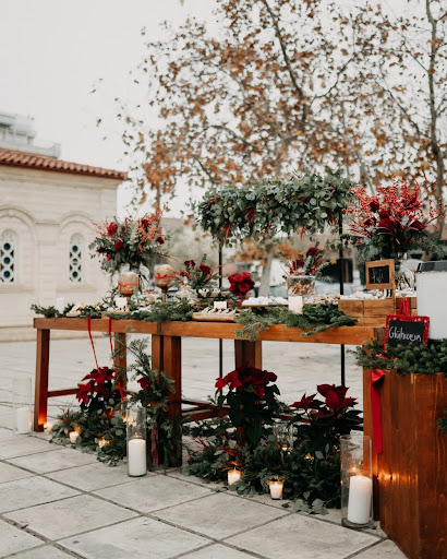 10 Unique Holiday-Themed Wedding Ideas