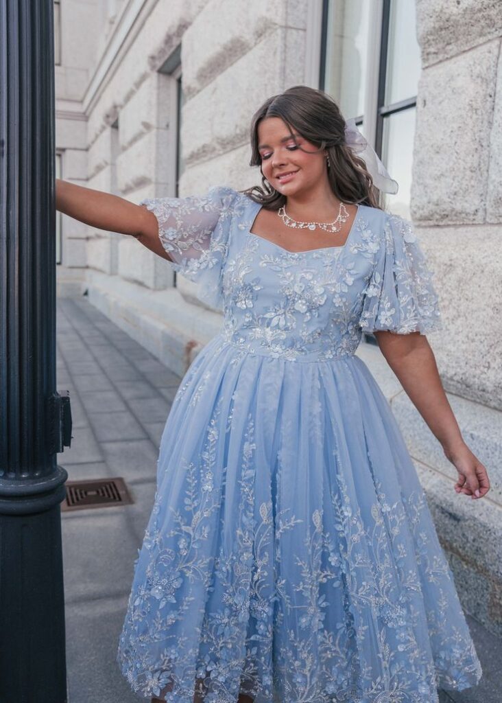 The Ultimate Guide to Plus-Size Wedding Guest Dresses: Style, Comfort, and Trends for 2024